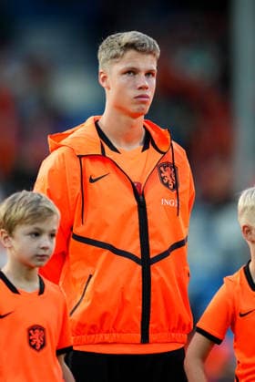 European Championship, EM, Europameisterschaft Qualifier: The Netherlands U21, U 21 v Bosnia and Herzegovina U21 Doetinchem - Sean Steur of The Netherlands U21 enters the pitch before the eigth qualification round of the 2026 2027 European Championship Qualifier. The match is set between The Netherlands U21 and Bosnia and Herzegovina U21 at De Vijverberg on 6 October 2026 in Doetinchem, Netherlands. (Hero Images Yannick Verhoeven) Copyright: xYannickxVerhoevenx