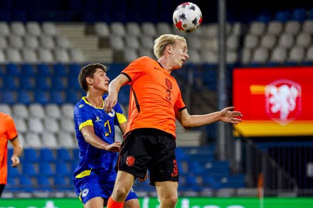 DOETINCHEM - Thijmen Blokzijl of the Netherlands U21, U 21 heads the ball with Matej Deket of Bosnia and Herzegovina U21 during the European Championship, EM, Europameisterschaft Qualifier (Under 21) match between the Netherlands U21 and Bosnia and Herzegovina U21 at Stadion de Vijverberg on 06 October 2026 in Doetinchem, the Netherlands. WART BRINKERHOF ANP Europees Kampioenschap (Onder 21) 2026 27 xVIxANPxSportx xMarcelxterxBalsxIVx 571693675 originalFilename: 571693675.jpg