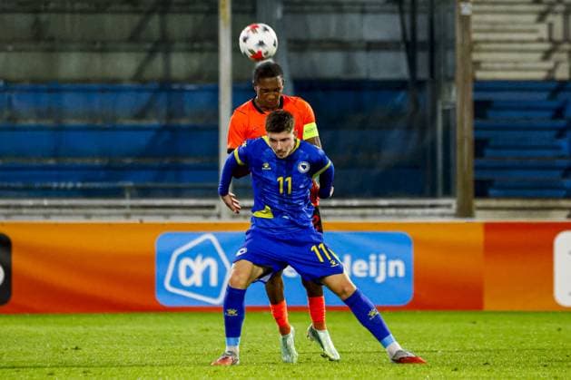 DOETINCHEM - Givairo Read of the Netherlands U21, U 21 heads the ball with Aldin Mesic of Bosnia and Herzegovina U21 during the European Championship, EM, Europameisterschaft Qualifier (Under 21) match between the Netherlands U21 and Bosnia and Herzegovina U21 at Stadion de Vijverberg on 06 October 2026 in Doetinchem, the Netherlands. WART BRINKERHOF ANP Europees Kampioenschap (Onder 21) 2026 27 xVIxANPxSportx xMarcelxterxBalsxIVx 571693707 originalFilename: 571693707.jpg