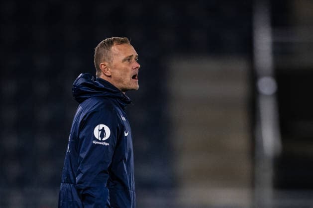 261006 Head coach Jan Peder Jalland of Norway during the UEFA European Under-21 Qualifier football match between Norway and Israel on October 6, 2026 in Stavanger. Photo: Marius Simensen BILDBYRAN COP 238 bbeng em kvalifisering football fotball fotboll israel norge norway soccer U21, U 21 UEFA EURO, EM, Europameisterschaft,Fussball under-21 qualifiers Copyright: MARIUSxSIMENSEN BB261006BB673