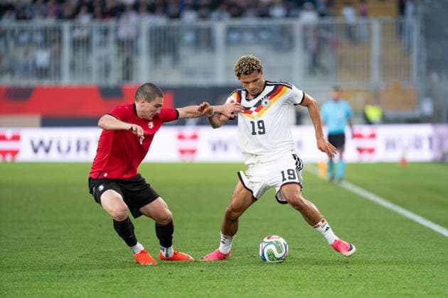 06.10.2026, GER, Deutschland U21, U 21 vs Georgien U21 Zweikampf zwischen Paris Brunner (Deutschland U21, 19) und Aleksandre Amisulashvili (Georgien U21, 5) Bielefeld SchücoArena Bielefeld Deutschland Copyright: xnordphotoxGmbHx xChristianxSchulzex