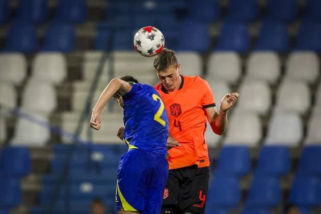 DOETINCHEM , 06-10-2026 , Stadion De Vijverberg , season 2026 2027 , EURO U21, U 21 Qualification football , match between Netherlands U21 and Bosnia and Herzegovina U21 , picture shows Bosnia and Herzegovina player Ognjen Klenpic and Netherlands player Dies Janse Netherlands U21 - Bosnia and Herzegovina U21  x207981831x Copyright: