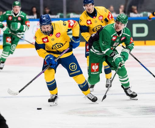261006 Lars Steiner of Davos and Lubos Horky of Rögle during the CHL game between Rögle and Davos on October 6, 2026 in Ängelholm. Photo: Niclas Jönsson BILDBYRAN COP 273 NO0449 ishockey Ice hockey, Eishockey chl champions hockey league rögle davos rögle bbeng ishockey ice hockey chl champions hockey league rögle davos rögle bbeng Copyright: NICLASxJÖNSSON BB261006NO033