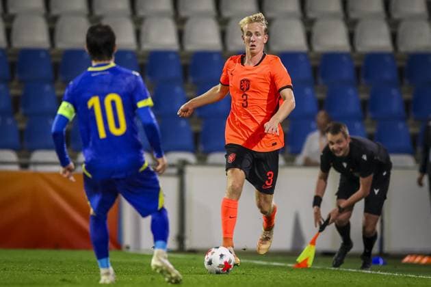 DOETINCHEM , 06-10-2026 , Stadion De Vijverberg , season 2026 2027 , EURO U21, U 21 Qualification football , match between Netherlands U21 and Bosnia and Herzegovina U21 , picture shows Netherlands player Thijmen Blokzijl and Bosnia and Herzegovina player Muhamed Buljubasic Netherlands U21 - Bosnia and Herzegovina U21  x207982004x Copyright: