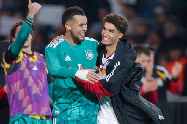 Torhueter Mio Backhaus (Germany) und Noah Darvich (Germany) cheer during the UEFA Under21 EURO Qualifier, EM, Europameisterschaft between Germany U21, U 21 and Georgia U21 at Almstadion on October 6, 2026 in Bielefeld, Germany. (Photo by Marco Steinbrenner DeFodi Images) -