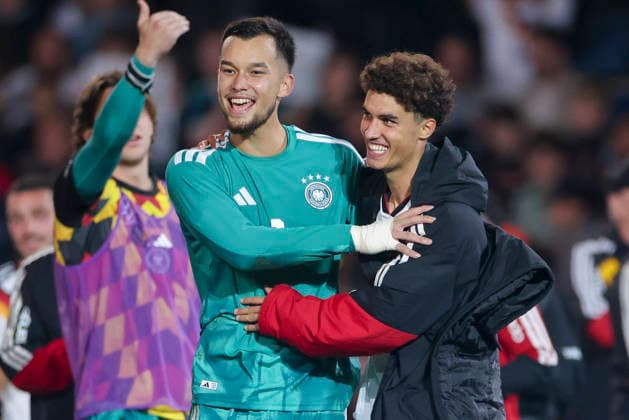 Torhueter Mio Backhaus (Germany) und Noah Darvich (Germany) cheer during the UEFA Under21 EURO Qualifier, EM, Europameisterschaft between Germany U21, U 21 and Georgia U21 at Almstadion on October 6, 2026 in Bielefeld, Germany. (Photo by Marco Steinbrenner DeFodi Images) -