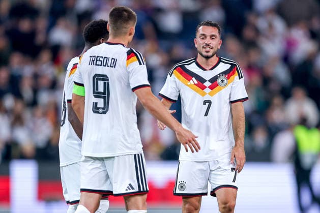 06.10.2026, Fußball, U21, U 21 Länderspiel, Deutschland - Georgien, Qualifikation U21-EM 2027, Almstadion (Bielefeld): Nicolo Tresoldi (U21 GER 09) neben Arijon Ibrahimovic (U21 GER 07) DFB regulations prohibit any use of photographs as image sequences and or quasi-video. Nordrhein-Westfalen Deutschland
