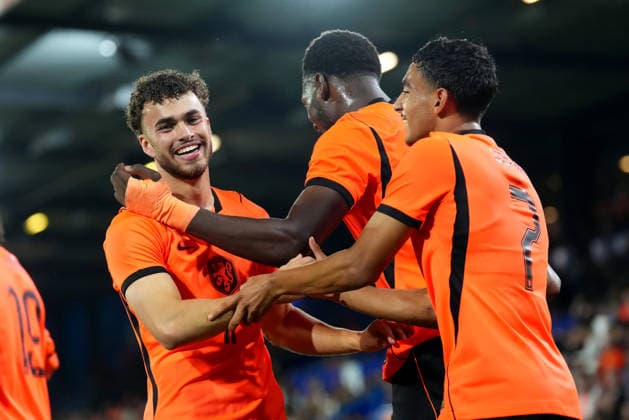 European Championship, EM, Europameisterschaft Qualifier: The Netherlands U21, U 21 v Bosnia and Herzegovina U21 Doetinchem - Aymen Sliti of The Netherlands U21 celebrates scoring his team s first goal (1-0) with Ayoub Oufkir of The Netherlands U21 and Ernest Poku of The Netherlands U21 during the eigth qualification round of the 2026 2027 European Championship Qualifier. The match is set between The Netherlands U21 and Bosnia and Herzegovina U21 at De Vijverberg on 6 October 2026 in Doetinchem, Netherlands. (Hero Images Yannick Verhoeven) Copyright: xYannickxVerhoevenx