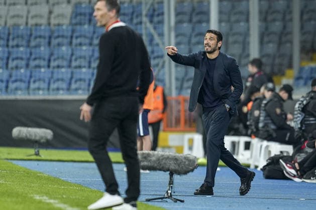 Turkiye v Hungary - UEFA EURO, EM, Europameisterschaft,Fussball Under-21 ISTANBUL, TURKIYE - OCTOBER 6: Turkiye U21, U 21 head coach Egemen Korkmaz gives tactical instructions to his players during the UEFA European Under-21 Championship qualifiers Group H match between Turkiye and Hungary at Basaksehir Fatih Terim Stadium in Istanbul, Turkiye, on October 6, 2026. Arife Karakum Anadolu Istanbul Turkey. Editorial use only. Please get in touch for any other usage.  Copyright: x2026xAnadoluxArifexKarakumx