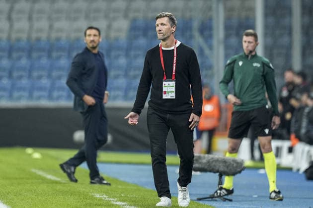 Turkiye v Hungary - UEFA EURO, EM, Europameisterschaft,Fussball Under-21 ISTANBUL, TURKIYE - OCTOBER 6: Hungary head coach Antal Nemeth watches the UEFA European Under-21 Championship qualifiers Group H match between Turkiye and Hungary at Basaksehir Fatih Terim Stadium in Istanbul, Turkiye, on October 6, 2026. Arife Karakum Anadolu Istanbul Turkey. Editorial use only. Please get in touch for any other usage.  Copyright: x2026xAnadoluxArifexKarakumx
