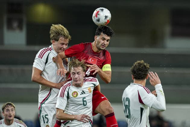 Turkiye v Hungary - UEFA EURO, EM, Europameisterschaft,Fussball Under-21 ISTANBUL, TURKIYE - OCTOBER 6: Yigit Efe Demir (L) of Turkiye competes for the ball against Viktor Vitalyos (R) of Hungary during the UEFA European Under-21 Championship qualifiers Group H match between Turkiye and Hungary at Basaksehir Fatih Terim Stadium in Istanbul, Turkiye, on October 6, 2026. Arife Karakum Anadolu Istanbul Turkey. Editorial use only. Please get in touch for any other usage.  Copyright: x2026xAnadoluxArifexKarakumx