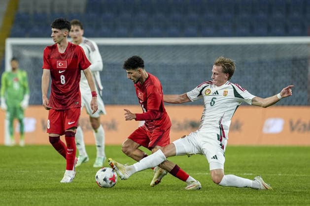 Turkiye v Hungary - UEFA EURO, EM, Europameisterschaft,Fussball Under-21 ISTANBUL, TURKIYE - OCTOBER 6: Izzet Celik (2nd R) of Turkiye competes for the ball against Balazs Manner (R) of Hungary during the UEFA European Under-21 Championship qualifiers Group H match between Turkiye and Hungary at Basaksehir Fatih Terim Stadium in Istanbul, Turkiye, on October 6, 2026. Arife Karakum Anadolu Istanbul Turkey. Editorial use only. Please get in touch for any other usage.  Copyright: x2026xAnadoluxArifexKarakumx