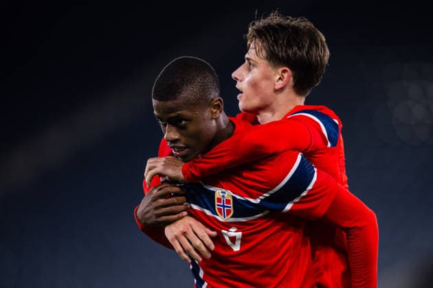 261006 Tobias Saliou Moi SÃ ne of Norway celebrates with Oliver Johansen Braude after scoring the 1-1 goal during the UEFA European Under-21 Qualifier football match between Norway and Israel on October 6, 2026 in Stavanger. Photo: Marius Simensen BILDBYRAN COP 238 bbeng em kvalifisering football fotball fotboll israel jubel norge norway soccer U21, U 21 UEFA EURO, EM, Europameisterschaft,Fussball under-21 qualifiers Copyright: MARIUSxSIMENSEN BB261006BB762