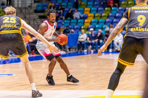 FRANKFURT AM MAIN, GERMANY - OCTOBER 6: Isaiah Swope (Skyliners Frankfurt, 1) with ball during the BKT EuroCup 2026 27, match between Frankfurt Skyliners vs. BC Siauliai at Suewag Energie Arena on October 6, 2026 in Frankfurt am Main, Germany. Hessen Germany Copyright: xBEAUTIFULxSPORTS Freudensteinx