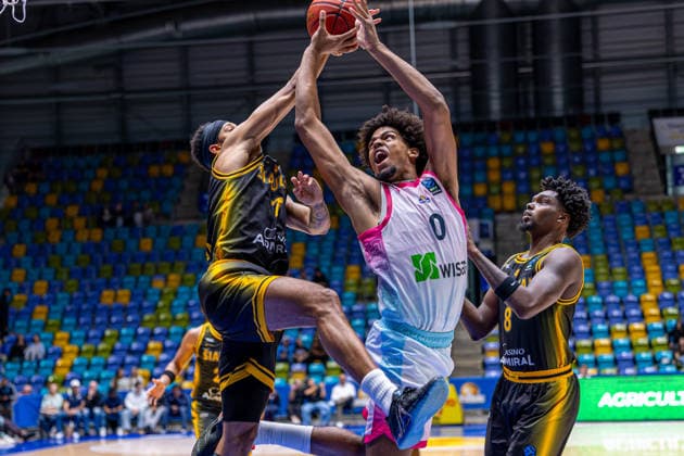 FRANKFURT AM MAIN, GERMANY - OCTOBER 6: Jamie Edoka (Skyliners Frankfurt, 0) with ball during the BKT EuroCup 2026 27, match between Frankfurt Skyliners vs. BC Siauliai at Suewag Energie Arena on October 6, 2026 in Frankfurt am Main, Germany. Hessen Germany Copyright: xBEAUTIFULxSPORTS Freudensteinx