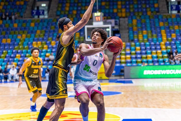 FRANKFURT AM MAIN, GERMANY - OCTOBER 6: Jamie Edoka (Skyliners Frankfurt, 0) with ball during the BKT EuroCup 2026 27, match between Frankfurt Skyliners vs. BC Siauliai at Suewag Energie Arena on October 6, 2026 in Frankfurt am Main, Germany. Hessen Germany Copyright: xBEAUTIFULxSPORTS Freudensteinx