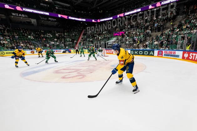 261006 Adam Tambellini of Davos during the CHL game between Rögle and Davos on October 6, 2026 in Ängelholm. Photo: Niclas Jönsson BILDBYRAN COP 273 NO0449 ishockey Ice hockey, Eishockey chl champions hockey league rögle davos rögle bbeng ishockey ice hockey chl champions hockey league rögle davos rögle bbeng Copyright: NICLASxJÖNSSON BB261006NO041