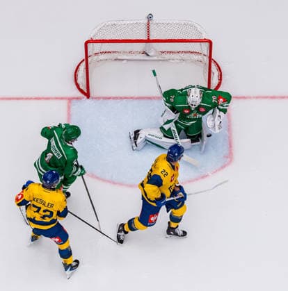 261006 Tino Kessler of Davos and Nathaniel Clurman of Rögle and Brendan Lemieux of Davos and goaltender Calle Clang of Rögle during the CHL game between Rögle and Davos on October 6, 2026 in Ängelholm. Photo: Niclas Jönsson BILDBYRAN COP 273 NO0449 ishockey Ice hockey, Eishockey chl champions hockey league rögle davos rögle bbeng ishockey ice hockey chl champions hockey league rögle davos rögle bbeng Copyright: NICLASxJÖNSSON BB261006NO042