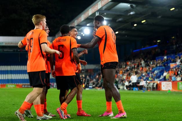 European Championship, EM, Europameisterschaft Qualifier: The Netherlands U21, U 21 v Bosnia and Herzegovina U21 Doetinchem - Lequincio Zeefuik of The Netherlands U21 celebrates scoring his team s second goal (2-0) with Ayoub Oufkir of The Netherlands U21 during the eigth qualification round of the 2026 2027 European Championship Qualifier. The match is set between The Netherlands U21 and Bosnia and Herzegovina U21 at De Vijverberg on 6 October 2026 in Doetinchem, Netherlands. (Hero Images Yannick Verhoeven) Copyright: xYannickxVerhoevenx