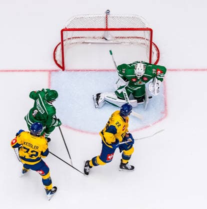 261006 Tino Kessler of Davos and Nathaniel Clurman of Rögle and Brendan Lemieux of Davos and goaltender Calle Clang of Rögle during the CHL game between Rögle and Davos on October 6, 2026 in Ängelholm. Photo: Niclas Jönsson BILDBYRAN COP 273 NO0449 ishockey Ice hockey, Eishockey chl champions hockey league rögle davos rögle bbeng ishockey ice hockey chl champions hockey league rögle davos rögle bbeng Copyright: NICLASxJÖNSSON BB261006NO048