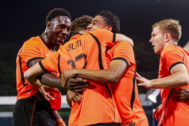 DOETINCHEM - Aymen Sliti of the Netherlands U21, U 21 celebrates his team s first goal with his teammates during the European Championship, EM, Europameisterschaft Qualifier (Under 21) match between the Netherlands U21 and Bosnia and Herzegovina U21 at Stadion de Vijverberg on 06 October 2026 in Doetinchem, the Netherlands. WART BRINKERHOF ANP Europees Kampioenschap (Onder 21) 2026 27 xVIxANPxSportx xMarcelxterxBalsxIVx 571696185 originalFilename: 571696185.jpg