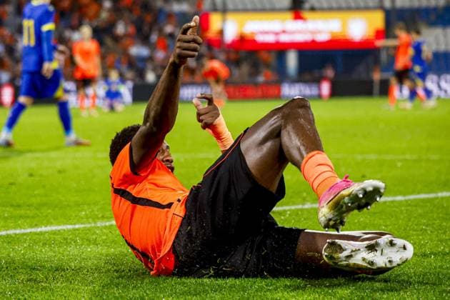 DOETINCHEM - Lequincio Zeefuik of the Netherlands U21, U 21 celebrates his team s second goal with his teammates during the European Championship, EM, Europameisterschaft Qualifier (Under 21) match between the Netherlands U21 and Bosnia and Herzegovina U21 at Stadion de Vijverberg on 06 October 2026 in Doetinchem, the Netherlands. WART BRINKERHOF ANP Europees Kampioenschap (Onder 21) 2026 27 xVIxANPxSportx xMarcelxterxBalsxIVx 571696218 originalFilename: 571696218.jpg