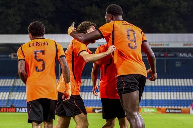 DOETINCHEM - Lequincio Zeefuik of the Netherlands U21, U 21 celebrates his team s second goal with his teammates during the European Championship, EM, Europameisterschaft Qualifier (Under 21) match between the Netherlands U21 and Bosnia and Herzegovina U21 at Stadion de Vijverberg on 06 October 2026 in Doetinchem, the Netherlands. WART BRINKERHOF ANP Europees Kampioenschap (Onder 21) 2026 27 xVIxANPxSportx xMarcelxterxBalsxIVx 571696226 originalFilename: 571696226.jpg