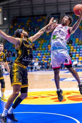 FRANKFURT AM MAIN, GERMANY - OCTOBER 6: Isaiah Swope (Skyliners Frankfurt, 1) with ball against Selim Fofana (BC Siauliai, 7) during the BKT EuroCup 2026 27, match between Frankfurt Skyliners vs. BC Siauliai at Suewag Energie Arena on October 6, 2026 in Frankfurt am Main, Germany. Hessen Germany Copyright: xBEAUTIFULxSPORTS Freudensteinx