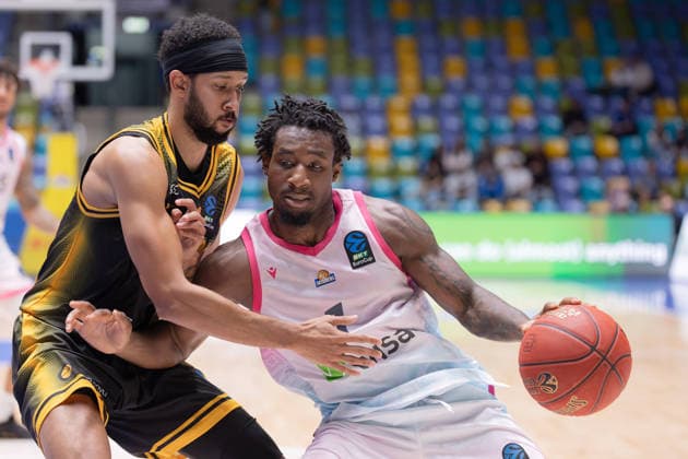 Frankfurt Skyliners - Siauliai Basketball, BKT EuroCup Isaiah Swope (Skyliners, 1) gegen Selim Fofana (BC Siauliai, 7). Spiel des BKT EuroCups zwischen den Frankfurt Skyliners und Siauliai Basketball am 6. Oktober 2026 in der Süwag Energie ARENA in Frankfurt am Main., Frankfurt am Main Hessen Deutschland Süwag Energie ARENA