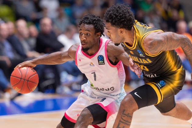 Frankfurt Skyliners - Siauliai Basketball, BKT EuroCup Isaiah Swope (Skyliners, 1) gegen Dayvion McKnight (BC Siauliai, 20). Spiel des BKT EuroCups zwischen den Frankfurt Skyliners und Siauliai Basketball am 6. Oktober 2026 in der Süwag Energie ARENA in Frankfurt am Main., Frankfurt am Main Hessen Deutschland Süwag Energie ARENA