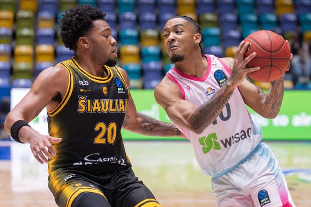 Frankfurt Skyliners - Siauliai Basketball, BKT EuroCup Judah Mintz (Skyliners, 10) gegen Dayvion McKnight (BC Siauliai, 20). Spiel des BKT EuroCups zwischen den Frankfurt Skyliners und Siauliai Basketball am 6. Oktober 2026 in der Süwag Energie ARENA in Frankfurt am Main., Frankfurt am Main Hessen Deutschland Süwag Energie ARENA