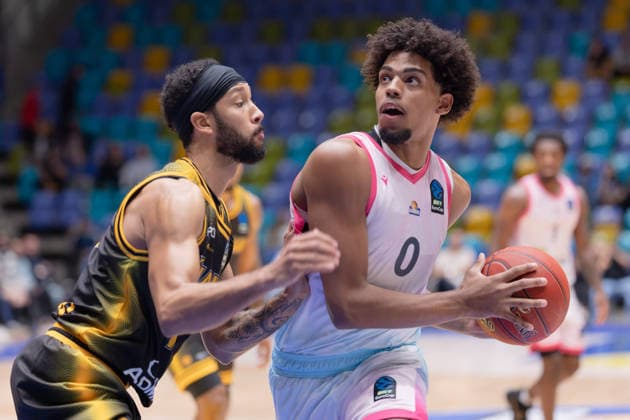 Frankfurt Skyliners - Siauliai Basketball, BKT EuroCup Jamie Edoka (Skyliners, 0) gegen Selim Fofana (BC Siauliai, 7). Spiel des BKT EuroCups zwischen den Frankfurt Skyliners und Siauliai Basketball am 6. Oktober 2026 in der Süwag Energie ARENA in Frankfurt am Main., Frankfurt am Main Hessen Deutschland Süwag Energie ARENA