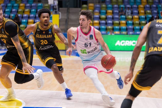 Frankfurt Skyliners - Siauliai Basketball, BKT EuroCup Ryan Arcidiacono (Skyliners, 51) gegen Dayvion McKnight (BC Siauliai, 20). Spiel des BKT EuroCups zwischen den Frankfurt Skyliners und Siauliai Basketball am 6. Oktober 2026 in der Süwag Energie ARENA in Frankfurt am Main., Frankfurt am Main Hessen Deutschland Süwag Energie ARENA