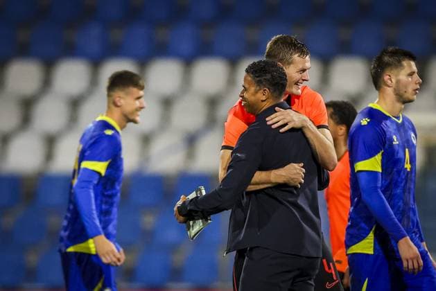 DOETINCHEM , 06-10-2026 , Stadion De Vijverberg , season 2026 2027 , EURO U21, U 21 Qualification football , match between Netherlands U21 and Bosnia and Herzegovina U21 , picture shows Netherlands player Dies Janse and Netherlands head coach Michael Reiziger Netherlands U21 - Bosnia and Herzegovina U21  x207982893x Copyright: