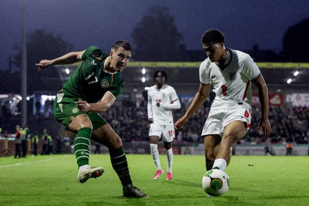 2027 UEFA Under 21 European Qualifier, Munster FA Turner s Cross, Cork 6 10 2026 Republic of Ireland vs England Ireland s Tommy Lonergan in action with England s Sydie Peck Tommy Lonergan in action with Sydie Peck 6 10 2026  Copyright: xx NE1L0762