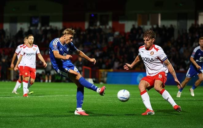 Riley Carr of Leicester City shoots Stevenage v Leicester City, EFL Jersey Mike s Trophy, Football, Lamex Stadium, Stevenage, UK - 06 Oct 2026Stevenage Lamex Stadium United Kingdom  Copyright: xMichaelxZemanek Shutterstockx 17188813ah
