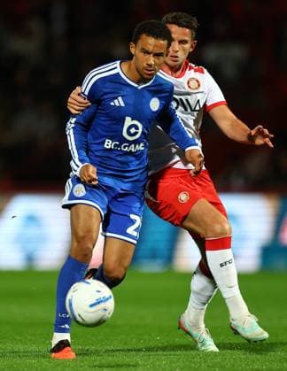 Kamari Doyle of Leicester City and Jordan Houghton of Stevenage Stevenage v Leicester City, EFL Jersey Mike s Trophy, Football, Lamex Stadium, Stevenage, UK - 06 Oct 2026Stevenage Lamex Stadium United Kingdom  Copyright: xMichaelxZemanek Shutterstockx 17188813al