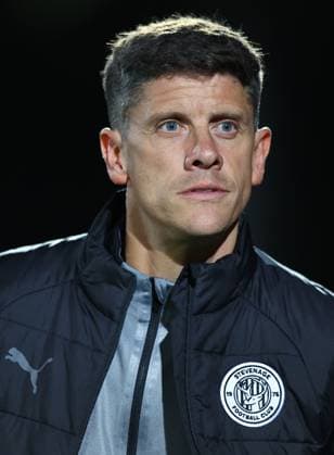 Alex Revell manager of Stevenage Stevenage v Leicester City, EFL Jersey Mike s Trophy, Football, Lamex Stadium, Stevenage, UK - 06 Oct 2026Stevenage Lamex Stadium United Kingdom  Copyright: xMichaelxZemanek Shutterstockx 17188813am