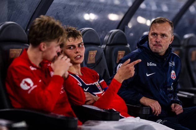 261006 Jens Hjerto-Dahl and head coach Jan Peder Jalland of Norway looks dejected after the UEFA European Under-21 Qualifier football match between Norway and Israel on October 6, 2026 in Stavanger. Photo: Marius Simensen BILDBYRAN COP 238 bbeng depp em kvalifisering football fotball fotboll israel norge norway soccer U21, U 21 UEFA EURO, EM, Europameisterschaft,Fussball under-21 qualifiers Copyright: MARIUSxSIMENSEN BB261006BB844