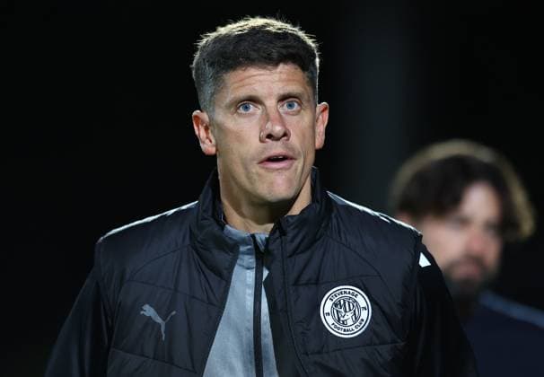 Alex Revell manager of Stevenage Stevenage v Leicester City, EFL Jersey Mike s Trophy, Football, Lamex Stadium, Stevenage, UK - 06 Oct 2026Stevenage Lamex Stadium United Kingdom  Copyright: xMichaelxZemanek Shutterstockx 17188813an