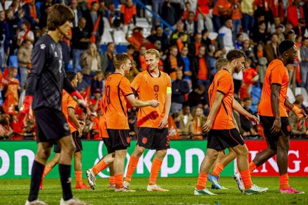 DOETINCHEM - Devin Haen of the Netherlands U21, U 21 celebrates his team s fourth goal with his teammates during the European Championship, EM, Europameisterschaft Qualifier (Under 21) match between the Netherlands U21 and Bosnia and Herzegovina U21 at Stadion de Vijverberg on October 6, 2026, in Doetinchem, the Netherlands. WART BRINKERHOF ANP Europees Kampioenschap (Onder 21) 2026 27 xVIxANPxSportx xMarcelxterxBalsxIVx 571699132 originalFilename: 571699132.jpg