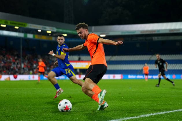 European Championship, EM, Europameisterschaft Qualifier: The Netherlands U21, U 21 v Bosnia and Herzegovina U21 Doetinchem - Aymen Sliti of The Netherlands U21 passes the ball during the eigth qualification round of the 2026 2027 European Championship Qualifier. The match is set between The Netherlands U21 and Bosnia and Herzegovina U21 at De Vijverberg on 6 October 2026 in Doetinchem, Netherlands. (Hero Images Yannick Verhoeven) Copyright: xYannickxVerhoevenx