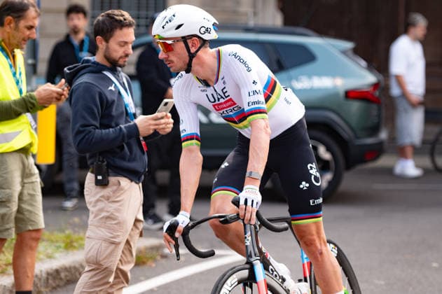 IPA89374877 - Brandon Mcnulty of UAE TEAM EMIRATES XRG at the start of the 2026 Tre Valli Varesine in Busto Arsizio, Italy, on October 6, 2026  Copyright: xSilviaxColombo IPAxSportx xx IPA89374877
