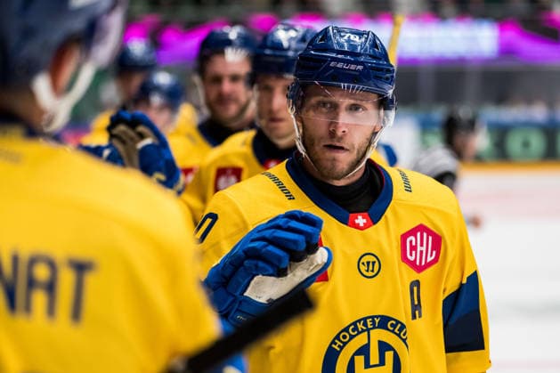 261006 Enzo Corvi of Davos celebrates after 3-1 during the CHL game between Rögle and Davos on October 6, 2026 in Ängelholm. Photo: Niclas Jönsson BILDBYRAN COP 273 NO0449 ishockey Ice hockey, Eishockey chl champions hockey league rögle davos rögle bbeng jubel celebrates Copyright: NICLASxJÖNSSON BB261006NO057