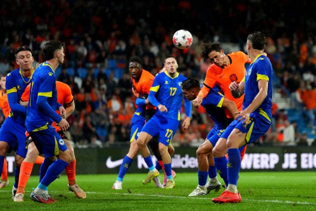 European Championship, EM, Europameisterschaft Qualifier: The Netherlands U21, U 21 v Bosnia and Herzegovina U21 Doetinchem - Thom van Bergen of The Netherlands U21 wins a header during the eigth qualification round of the 2026 2027 European Championship Qualifier. The match is set between The Netherlands U21 and Bosnia and Herzegovina U21 at De Vijverberg on 6 October 2026 in Doetinchem, Netherlands. (Hero Images Yannick Verhoeven) Copyright: xYannickxVerhoevenx