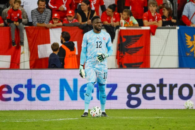 Yvon Mvogo (Schweiz, 12) am Ball , Schweiz, UEFA , Nations League, Matchday 4, Schweiz vs. Nordmazedonien, 06.10.2026, Luzern Swissporarena Schweiz Copyright: xGrantxHubbsx