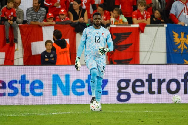 Yvon Mvogo (Schweiz, 12) am Ball , Schweiz, UEFA , Nations League, Matchday 4, Schweiz vs. Nordmazedonien, 06.10.2026, Luzern Swissporarena Schweiz Copyright: xGrantxHubbsx