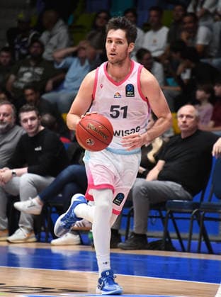 06.10.2026, xokbx, Basketball BKT Europe Cup , Skyliners Frankfurt - Siauliai Basketball v.l. Ryan Arcidiacono (Fraport Skyliners Frankfurt), Sprint, am Ball Frankfurt