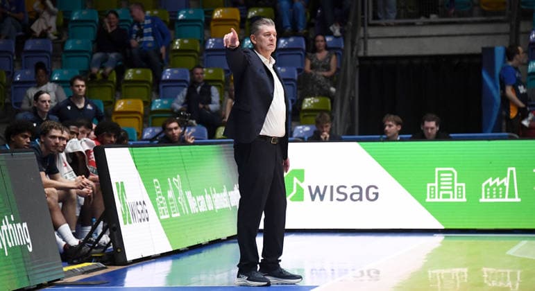 06.10.2026, xokbx, Basketball BKT Europe Cup , Skyliners Frankfurt - Siauliai Basketball v.l. Trainer Klaus Perwas (Head Coach, Fraport Skyliners Frankfurt) Frankfurt