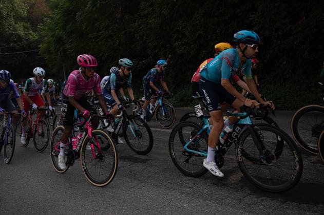 IPA89375183 - The peloton during the 2026 Tre Valli Varesine in Varese, Italy, on October 6, 2026  Copyright: xSilviaxColombo IPAxSportx xx IPA89375183